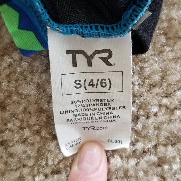 EUC Blue gym top with built in colorful shelf bra size S - Picture 7 of 7